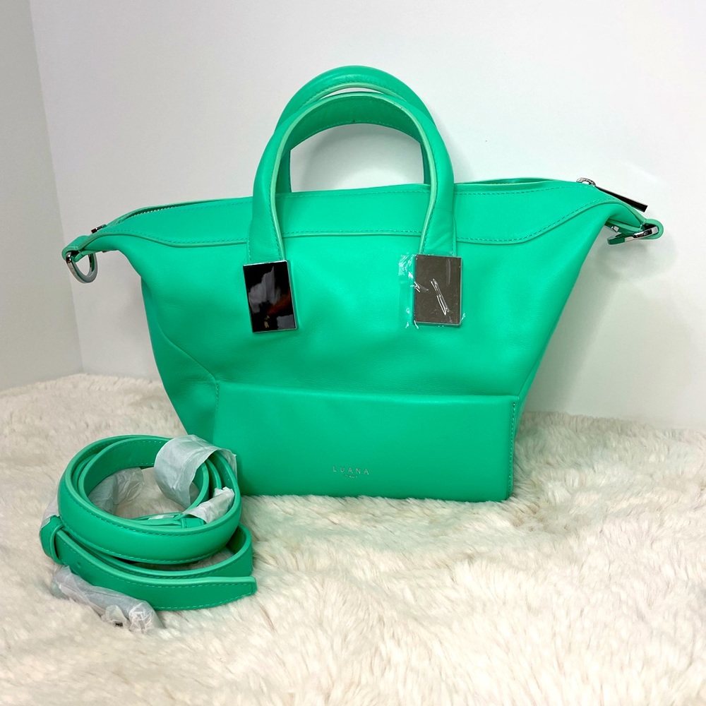 NWOT Never Used Medium Leather Luana Italy Teal Cute Hand Bag with Strap. Rare.